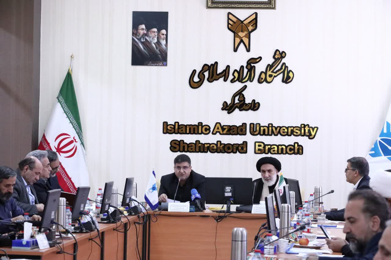 لزوم حرکت دانشگاه آزاد  سمت حل مسائل واقعی استان / حمایت از احداث نیروگاه خورشیدی و راه‌اندازی رشته‌های جدید